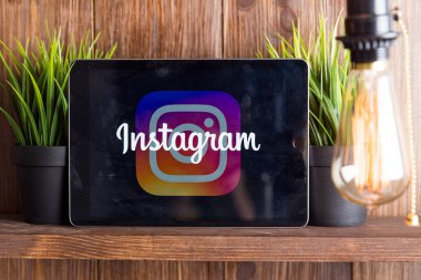 Tula Rusya 16.01.20 Tablet bilgisayar ekranındaki Instagram izole edildi.