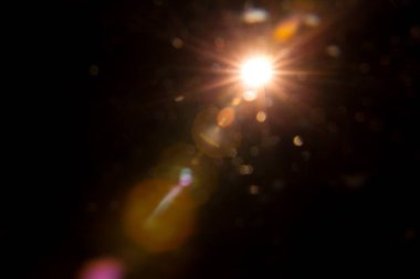 Siyahta soyut Doğal Güneş parlaması