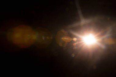 Siyahta soyut Doğal Güneş parlaması