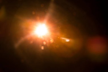 Siyahta soyut Doğal Güneş parlaması