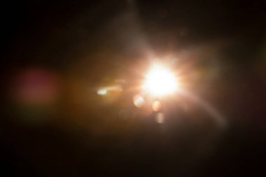 Siyahta soyut Doğal Güneş parlaması