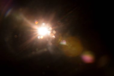 Siyahta soyut Doğal Güneş parlaması