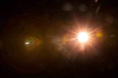 Siyahta soyut Doğal Güneş parlaması