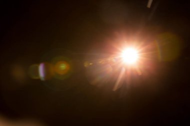 Siyahta soyut Doğal Güneş parlaması