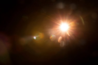 Siyahta soyut Doğal Güneş parlaması