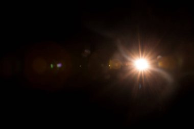 Siyahta soyut Doğal Güneş parlaması