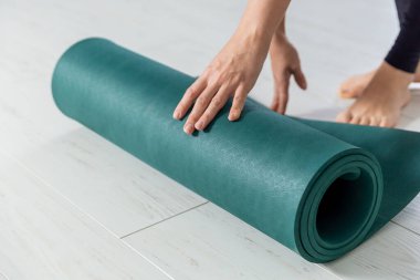Yoga ev içi konsepti. Aktif yaşam ve güç. Meditasyon ve rahatlama.