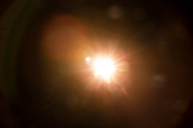 Siyahta soyut Doğal Güneş parlaması