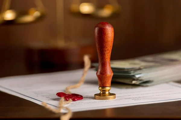 Notarys caneta pública e carimbo no testamento e última vontade. Instrumentos públicos notários — Fotografia de Stock