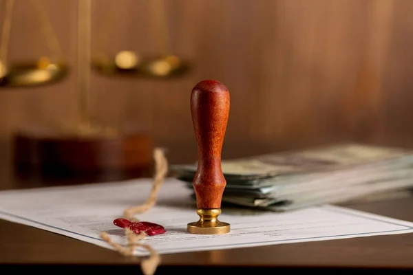 Notarys caneta pública e carimbo no testamento e última vontade. Instrumentos públicos notários — Fotografia de Stock