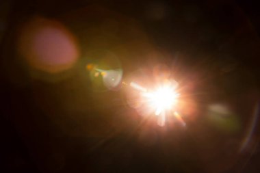 Siyahta soyut Doğal Güneş parlaması