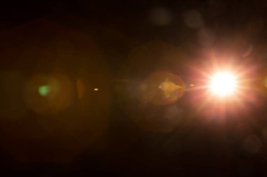 Siyahta soyut Doğal Güneş parlaması