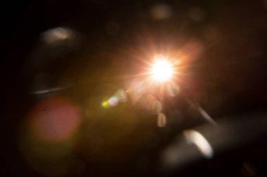 Siyahta soyut Doğal Güneş parlaması