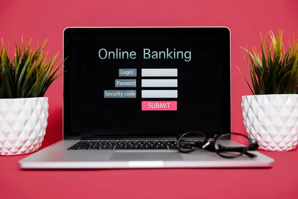 Интернет-банкинг платежей на компьютерной концепции . — стоковое фото