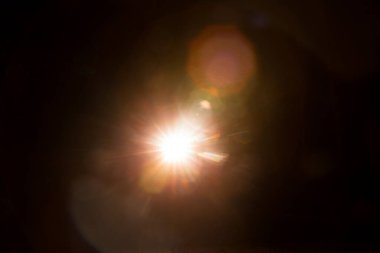 Siyahta soyut Doğal Güneş parlaması