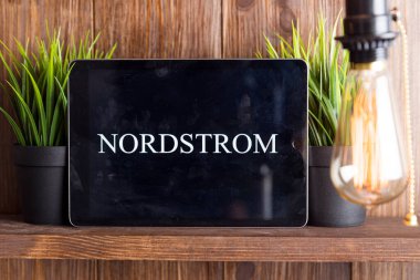 Tula Rusya 16.01.20 Nordstrom tablet bilgisayar ekranında izole.