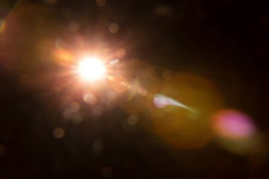 Siyahta soyut Doğal Güneş parlaması