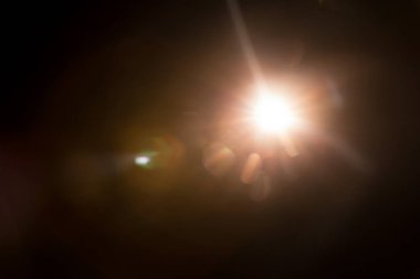 Siyahta soyut Doğal Güneş parlaması