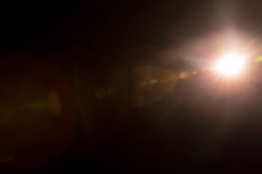 Siyahta soyut Doğal Güneş parlaması