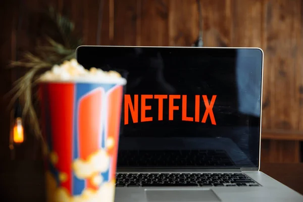 Tula Russia 16.01.20: Netflix, Inc. is an American provider of on-demand Internet streaming media available founded in 1997 by Marc Randolph and Reed Hastings — Stock Photo, Image