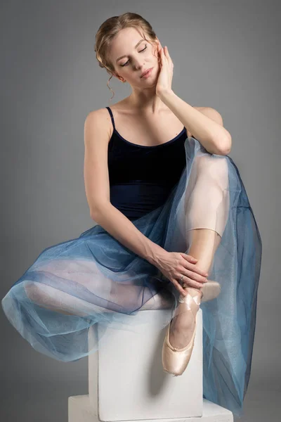 Bela loira menina bailarina — Fotografia de Stock