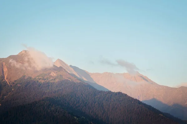Dağlarda gün batımı