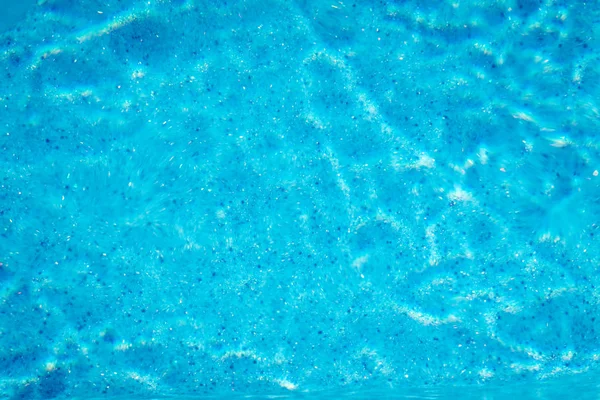 La textura del agua en el color azul de la piscina — Foto de Stock