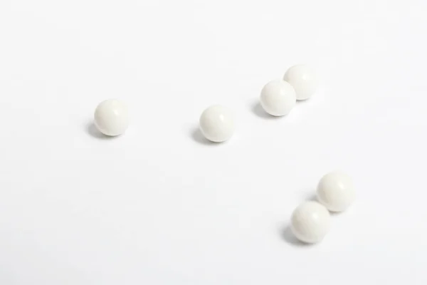 airsoft bbs topları beyaz arka plan üzerinde