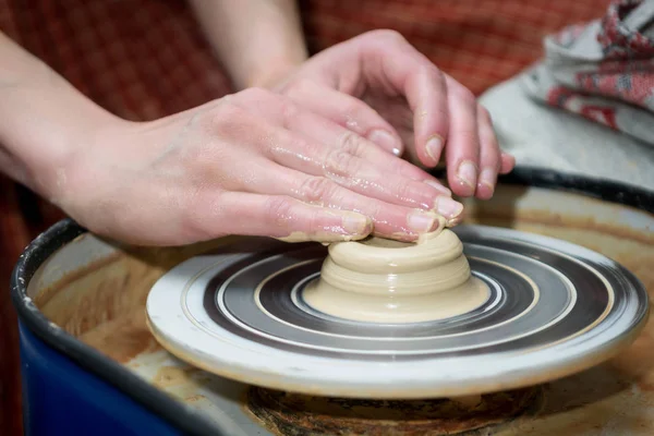 Women Hands Make Pottery Potter Wheel Closeup — Stock Photo, Image