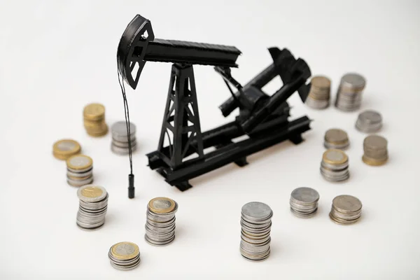 Papírové modely olejové čerpadlo, těžby nerostů, mince, důlní — Stock fotografie