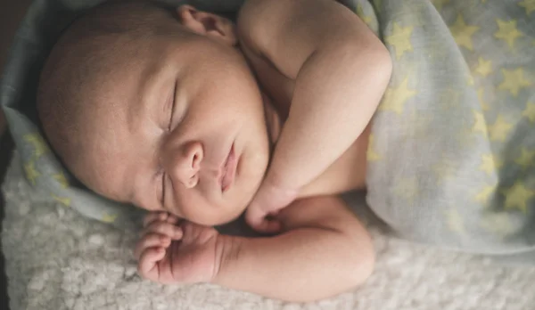 Portret snu noworodka z bliska Zdjęcia Stockowe bez tantiem