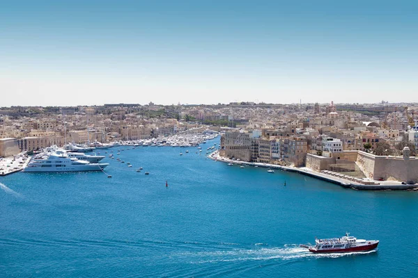 Statki w porcie Valletta Malta — Zdjęcie stockowe
