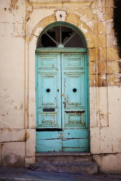 Porte peinte turquoise Gozo Malte — Photo