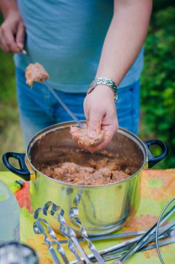 Marine et şiş üzerinde