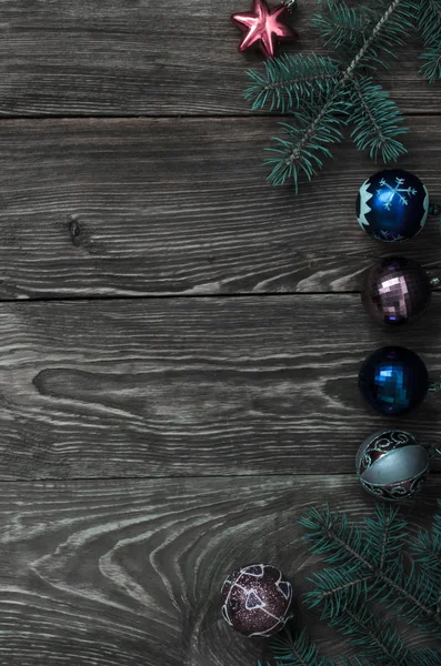 Branches d'épinette bleue et jouets de Noël . — Photo