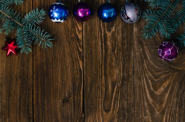 Ágai kék lucfenyő és karácsonyi játékok. — Stock Fotó
