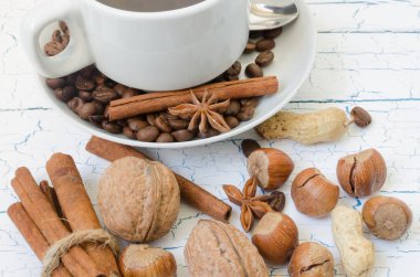 Baharat ve kuruyemiş kahve kupa.