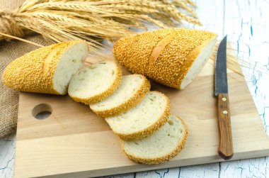 Dilimlenmiş ekmek ve buğday