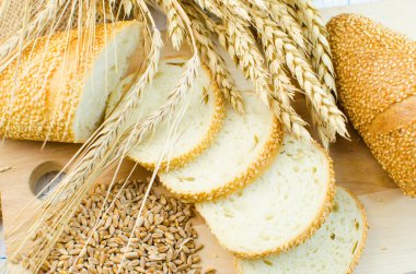 Dilimlenmiş ekmek ve buğday