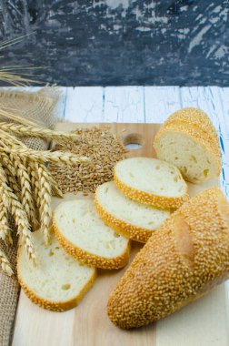 Dilimlenmiş ekmek ve buğday