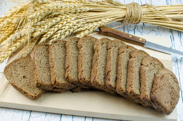 Dilimlenmiş ekmek ve buğday