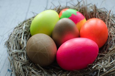 Yuvadaki paskalya yumurtaları