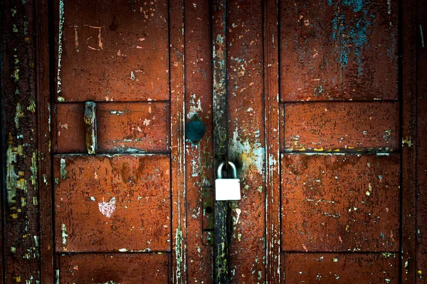 Vecchio porta squallida — Foto Stock