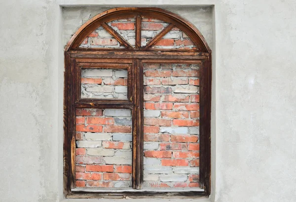 Παλιό παράθυρο δεσμεύτηκε τούβλα — Φωτογραφία Αρχείου