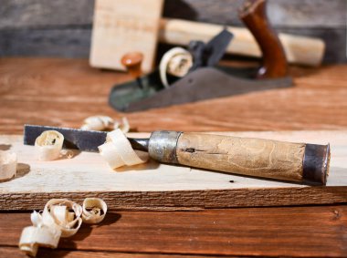 Planer carpenter'ın aracı bir tezgah üzerinde