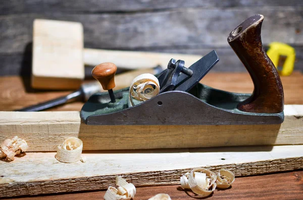 Planer carpenter's tool on a workbench — Stock Photo, Image