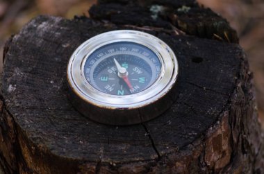 Pusula güdük üzerinde yalan