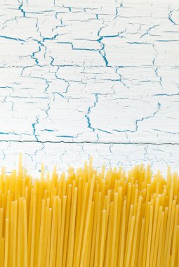 Beyaz ahşap zemin üzerinde arka plan spagetti