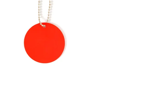 Etiqueta redonda vermelha em um fundo branco . — Fotografia de Stock