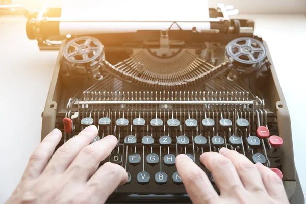 Fingers Type Keyboard Old Mechanical Typewriter Retro Style Sunlight — Stock Photo, Image